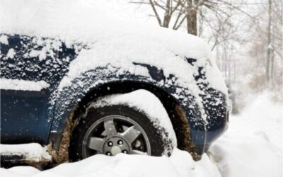 Co zrobić gdy samochód utknie w śniegu? – poznaj porady jak wyjechać autem z zaspy