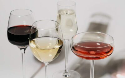 W jakich kieliszkach pić wino? Poznaj podstawowe zasady przy serwowaniu wina.
