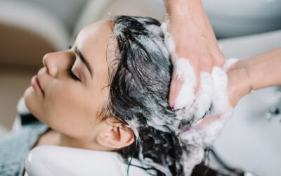 Kolor i blask w kilka chwil – jak działa szampon koloryzujący?